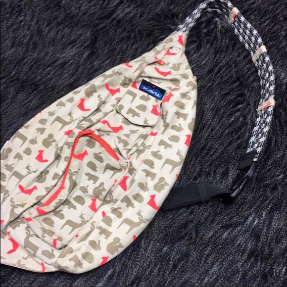Kavu Handbags - 🦔🦊🦌Kavu Rope Sling Bag!!